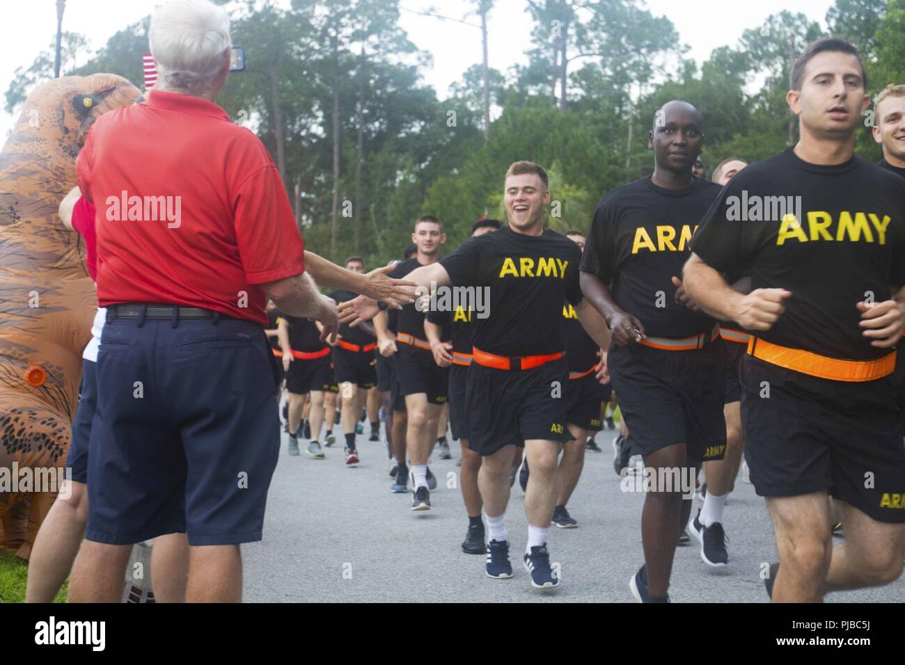 Des soldats de la 3ème Division d'infanterie au lancement de la Marne célébration du Jour de l'indépendance de la Division avec une division exécuter sur Fort Stewart, Géorgie, le 4 juillet 2018. L'exécution a été le premier événement d'une série d'activités sur-post dont un concert le jour de l'indépendance de la Marne et d'artifice pour célébrer le Jour de l'indépendance et le 100e anniversaire de la 3ème ID. Banque D'Images