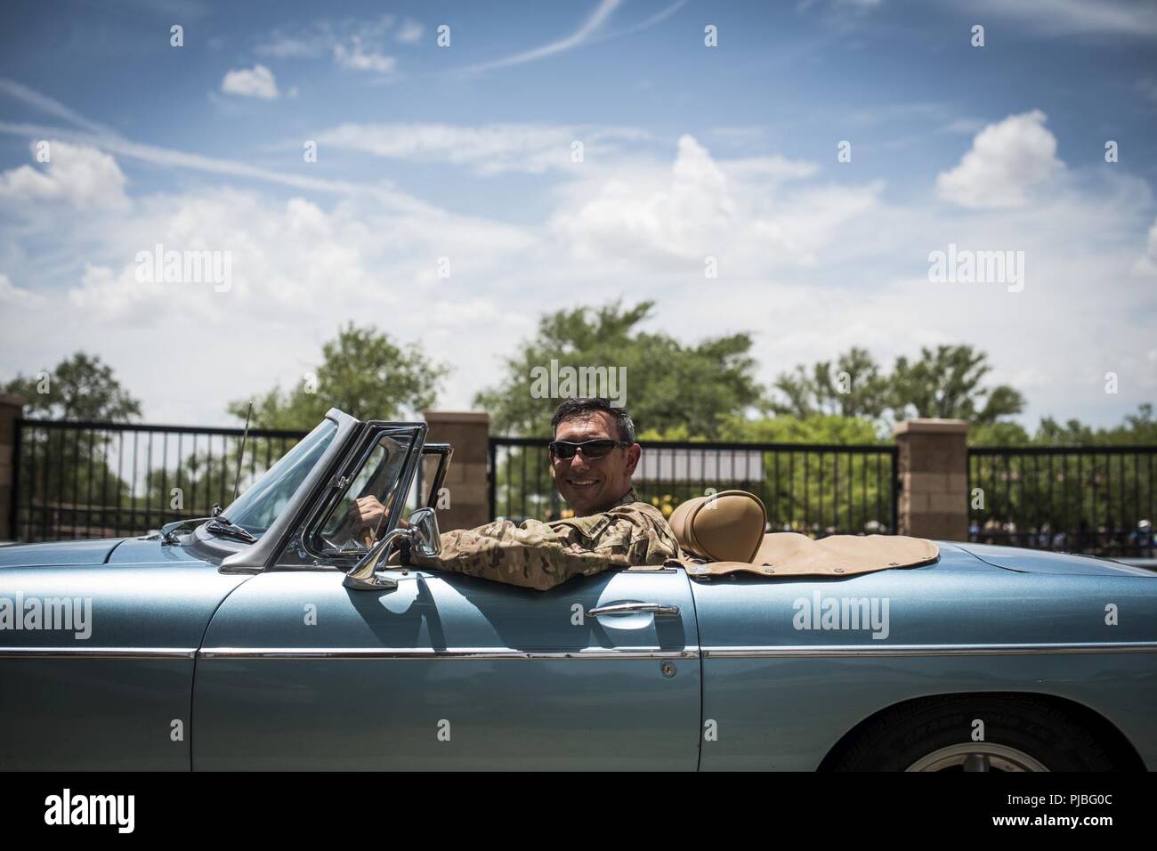 Le sergent-chef. Celestino Madrid, 27e Escadron de génie civil d'opérations spéciales du premier sergent, a été un premier sergent depuis 2015. Il a reçu le premier sergent de l'Armée de l'Air 2017 de l'année après avoir joué un rôle central dans le moral de l'unité de sensibilisation, l'amélioration des processus et du conseil d'abord le sergent a reçu des commentaires de son leadership pour son dur travail ressenties non seulement au sein de son unité, mais sur toute la base. Banque D'Images