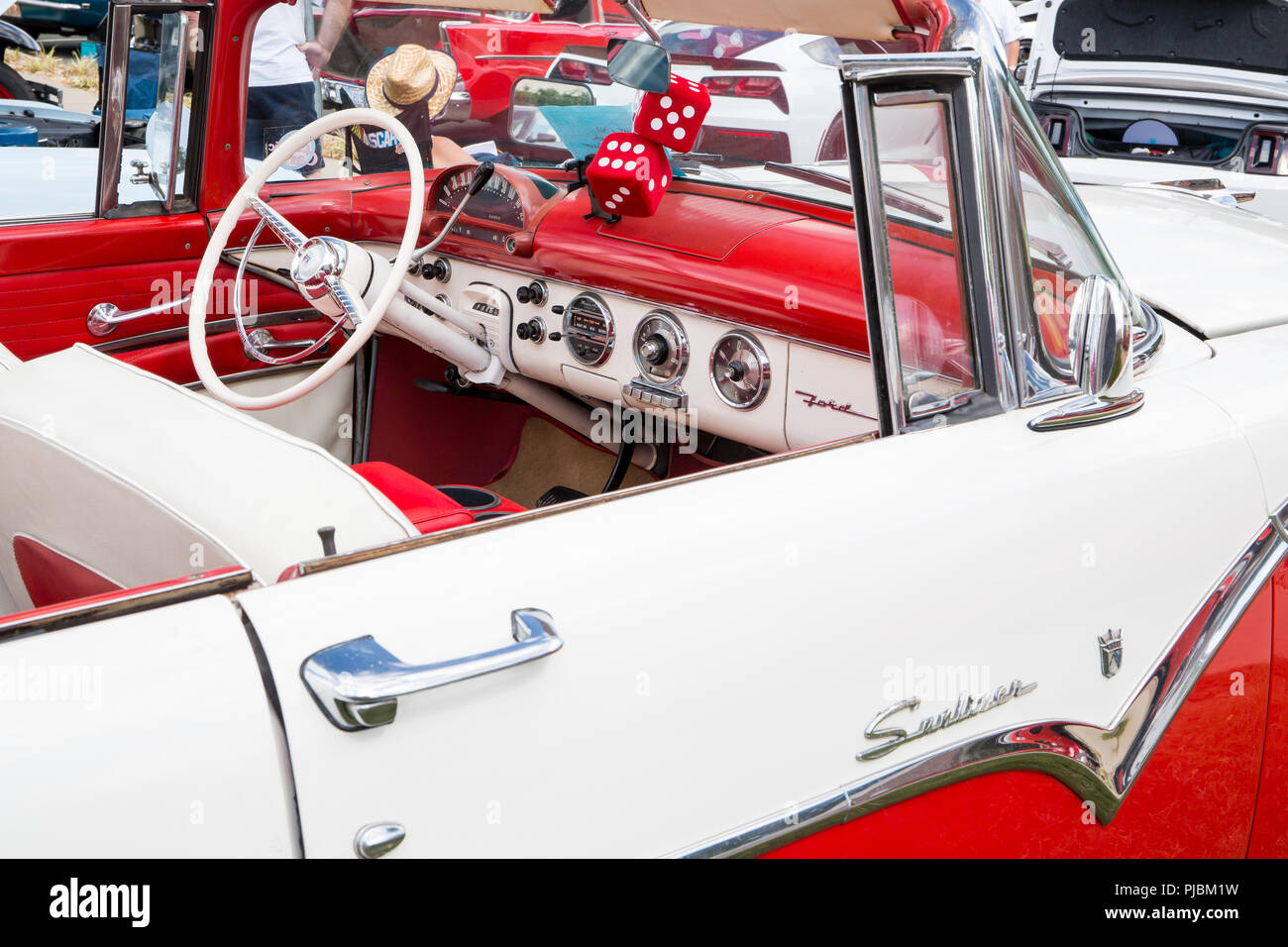 MATTHEWS, NC (USA) - 3 septembre 2018 : UN 1955 Ford Fairlane Victoria automobile sur l'affichage à la 28e réunion annuelle de l'automobile Matthews & Motorcycle Show Banque D'Images