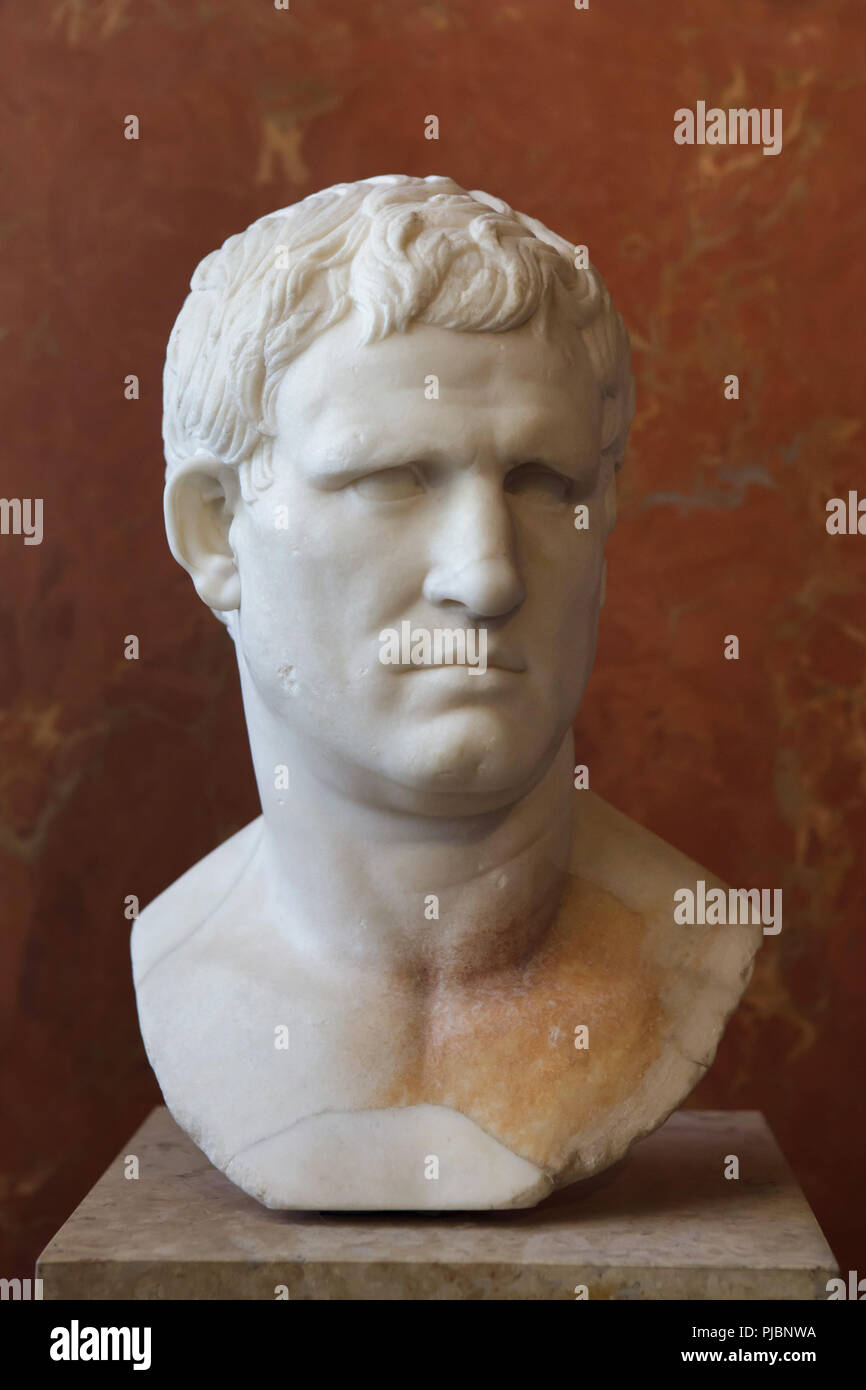 Buste en marbre de l'homme d'État romain Marcus Vipsanius Agrippa en exposition au Musée du Louvre à Paris, France. Le buste daté de ca. 25-24 BC a été découvert dans le Forum de Gabii dans le Latium, en Italie. Banque D'Images