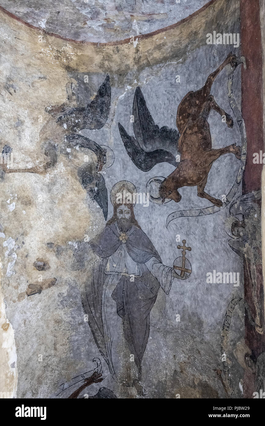 Cité médiévale fortifiée église des Templiers situé dans les Pyrénées, c'est cimetière contenant des chevaliers des templiers. Banque D'Images