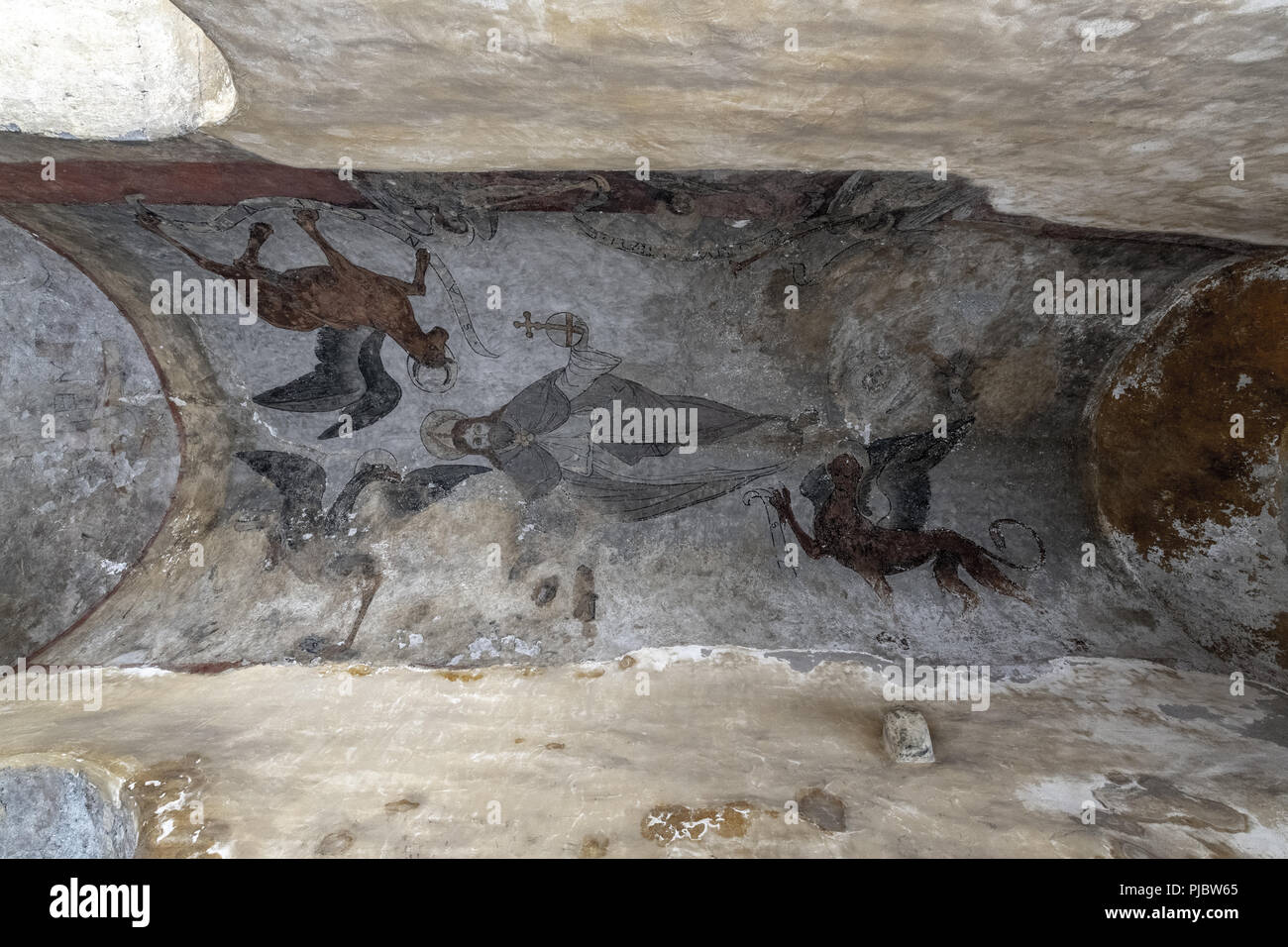 Cité médiévale fortifiée église des Templiers situé dans les Pyrénées, c'est cimetière contenant des chevaliers des templiers. Banque D'Images