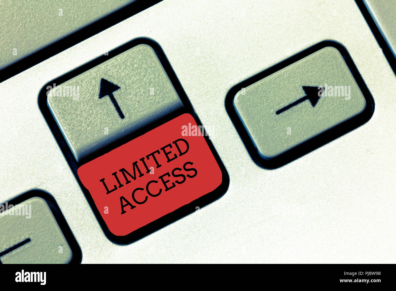La main conceptuel montrant un accès limité. Texte photo d'affaires ayant accès limité à un très petit nombre de points. Banque D'Images