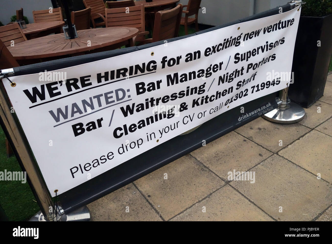 La recherche de signe extérieur d'un bar à vins à Retford, Angleterre Banque D'Images