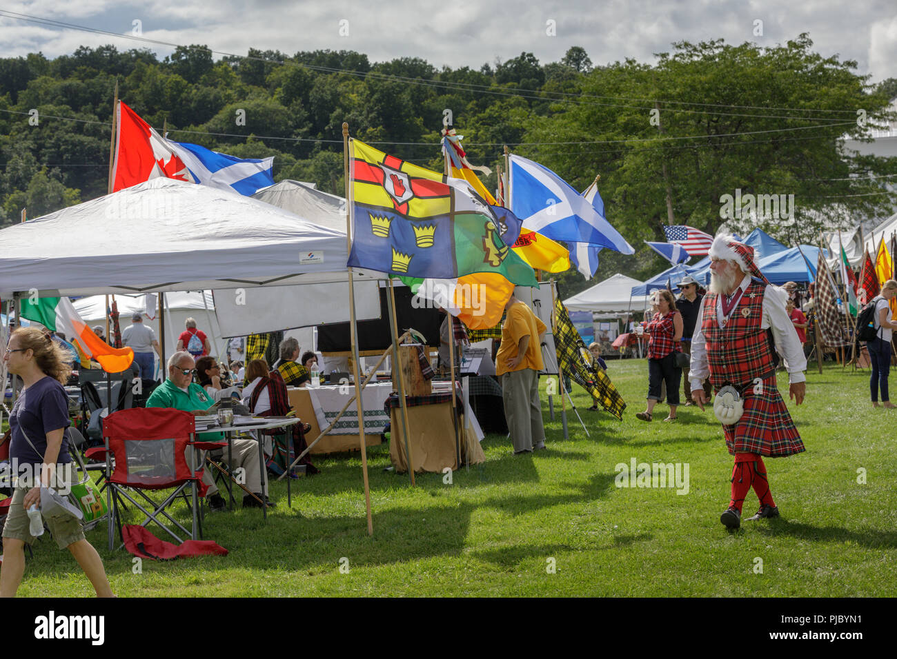 Certains de ces stands consacrés aux clans et sociétés au Capital District Jeux écossais dans la région de Altamont, New York Banque D'Images