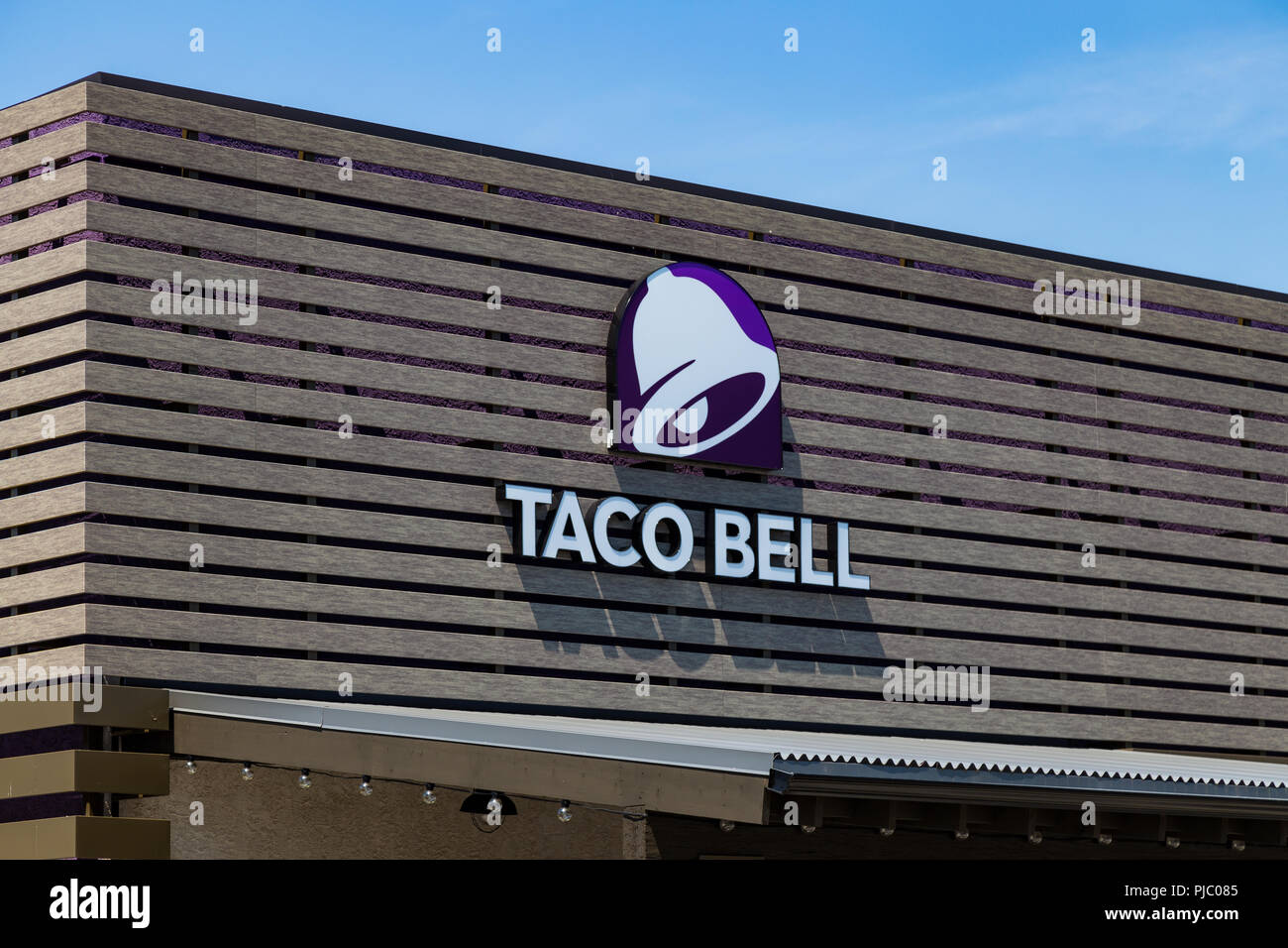 Willow Street, PA, USA - 10 juillet 2018 : Taco Bell, un fast-food restaurant proposant un menu d'inspiration mexicaine, sert a plus de 5 800 emplacements. Banque D'Images