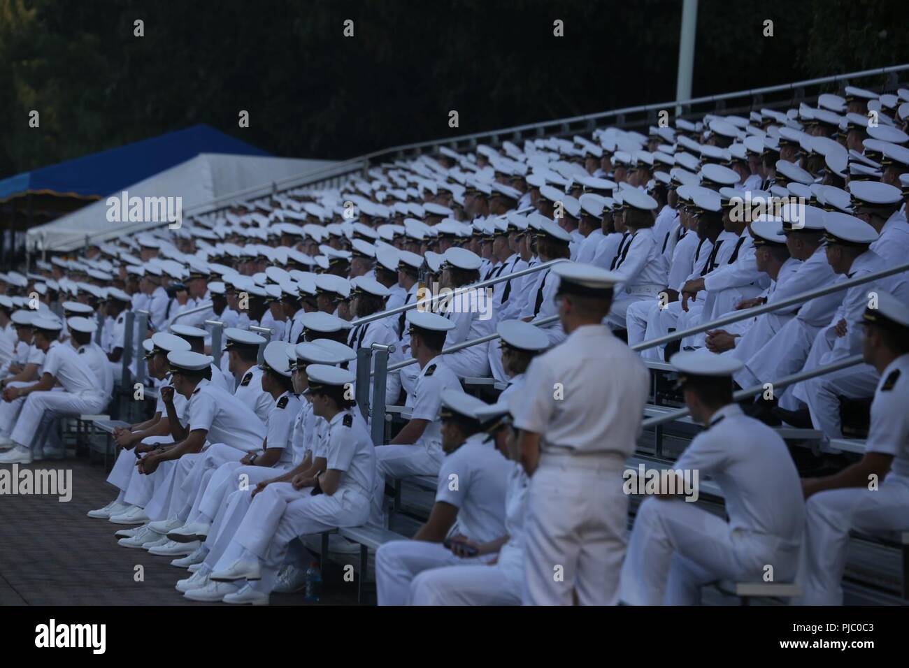 Les Aspirants De Participer A Une Bataille D Ete Plebe Observer La Ceremonie De Couleur A L United States Naval Academy Annapolis Md 19 Juillet 18 Plebe L Ete Est Un Programme De Formation Qui Les Aspirants De Participer A Une Bataille D Ete Plebe Observer La Ceremonie De Couleur A L United States Naval Academy Annapolis Md 19 Juillet 18 Plebe L Ete Est Un Programme De Formation Qui
