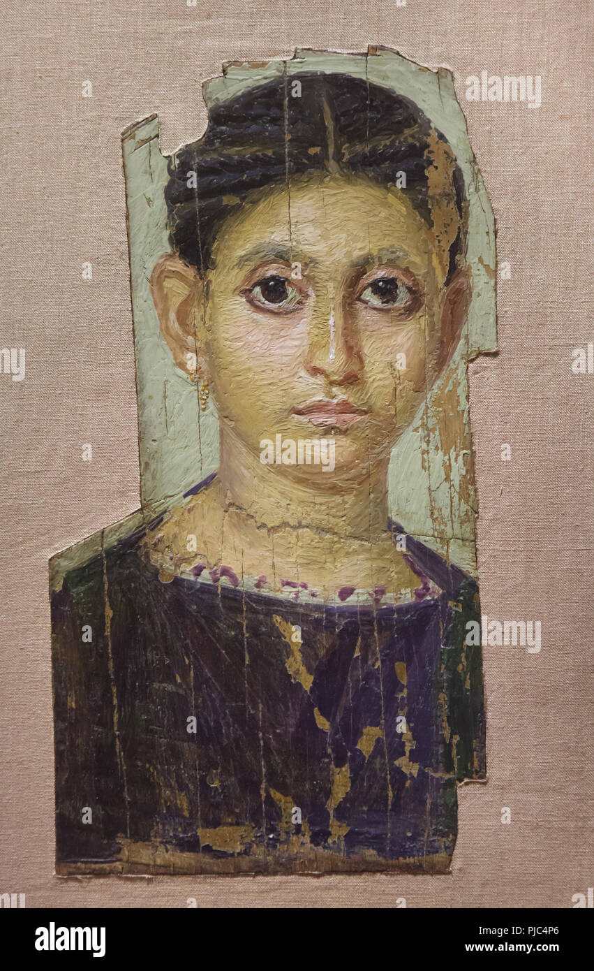 Portrait de la momie femelle type Fayoum de Antinopolis daté de 130-150 annonce sur affichage dans le musée du Louvre à Paris, France. Banque D'Images