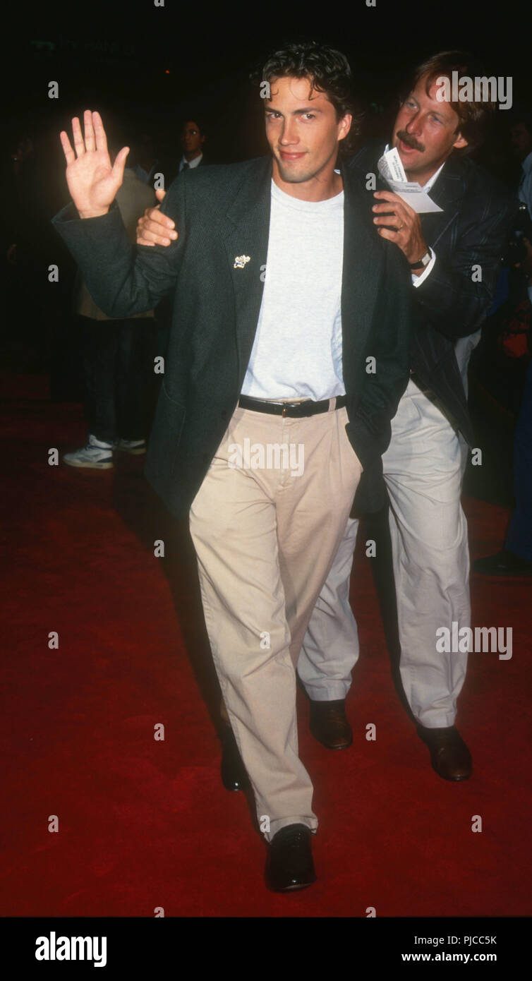 HOLLYWOOD, CA - le 10 septembre : l'Acteur Andrew Shue assiste à la Warner Bros Pictures' 'Singles' Premiere le 10 septembre 1992 lors du Mann's Chinese Theatre à Hollywood, Californie. Photo de Barry King/Alamy Stock Photo Banque D'Images