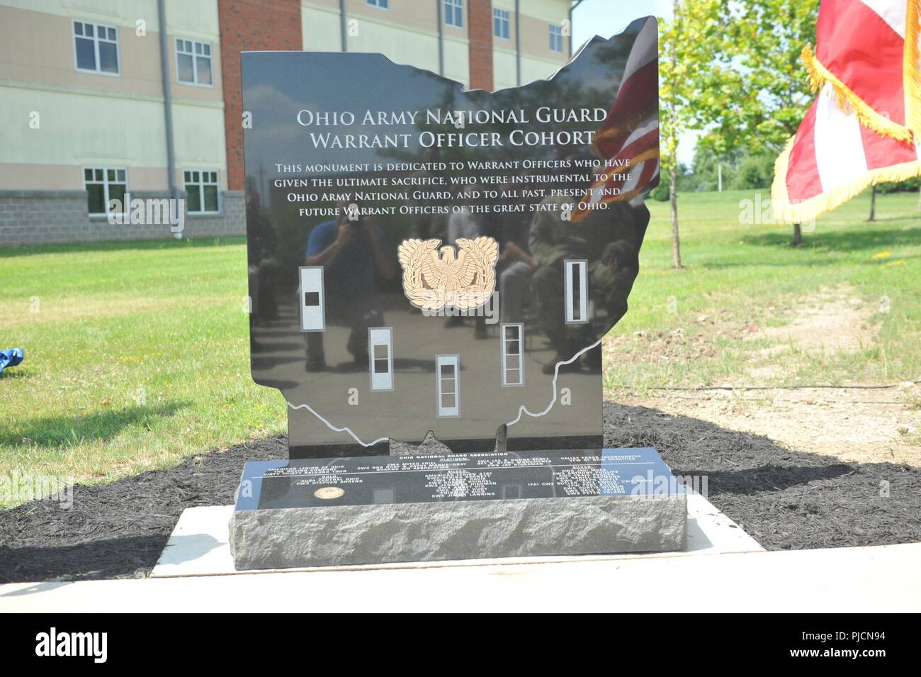 La Garde nationale de l'Armée de l'Ohio Cohorte Adjudant monument est dévoilée au cours d'une cérémonie le 9 juillet 2018, lors de la 147e Régiment (Institut régional de formation) à Columbus, Ohio. Plus de 100 retraités actuels et les adjudants, invités spéciaux et les hauts dirigeants OHARNG ont assisté à la cérémonie, qui a coïncidé avec l'anniversaire de l'Adjudant de l'Armée américaine du 100e anniversaire de la cohorte. (La Garde nationale de l'Ohio Banque D'Images