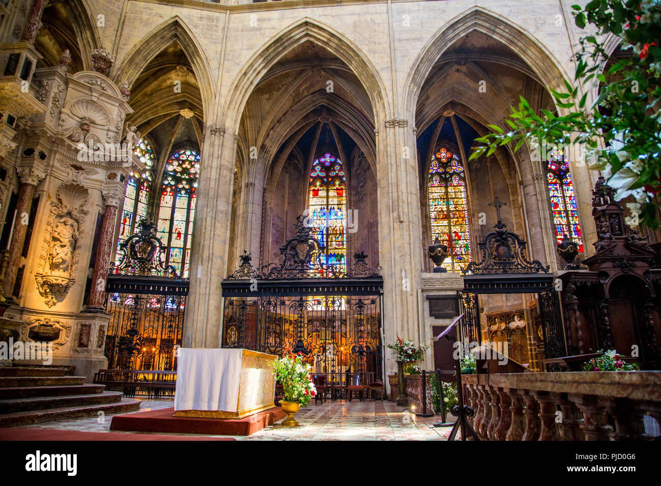 Une partie de l'intérieur de Cathédrale Saint-Etienne à Toulouse France Banque D'Images