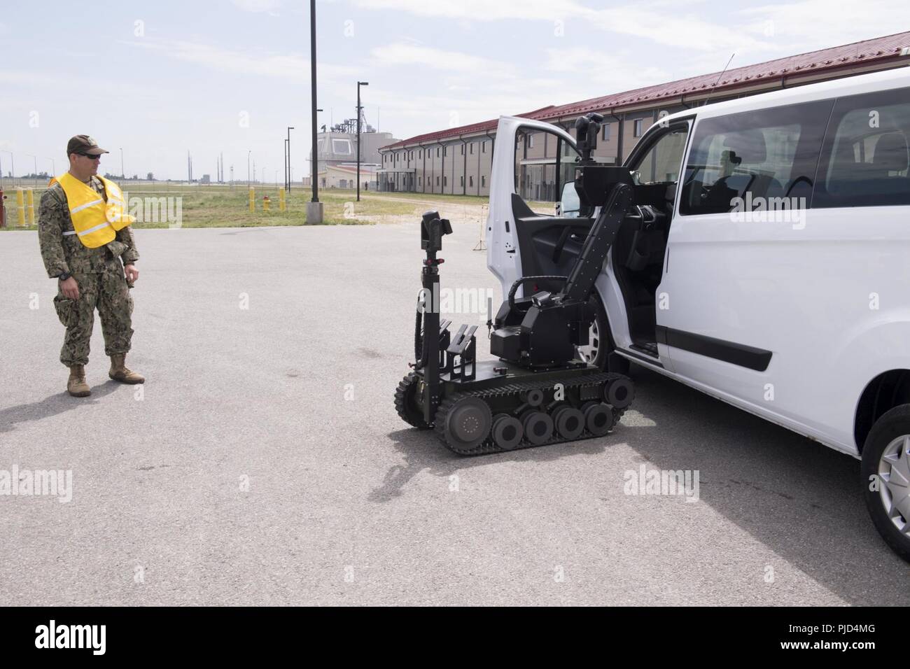 Roumanie (18 juillet 2018) l'installation de soutien naval Deveselu marins en collaboration conjointe avec les membres de la 99e base militaire conduite SHIELDEX 18 sur la base. 18 SHIELDEX est la première opération d'urgence de protection de la force/exercice mené sur la 99e base militaire et NSF Deveselu qui englobait l'actif de la Marine, commandant de la commande des installations au sein de l'Europe, d'Afrique et d'Asie du Sud-Ouest et en roumain d'entités militaires partout dans le sud de la Roumanie. Banque D'Images