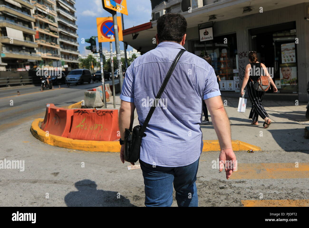 Chemise trempée de sueur Banque de photographies et d'images à haute  résolution - Alamy