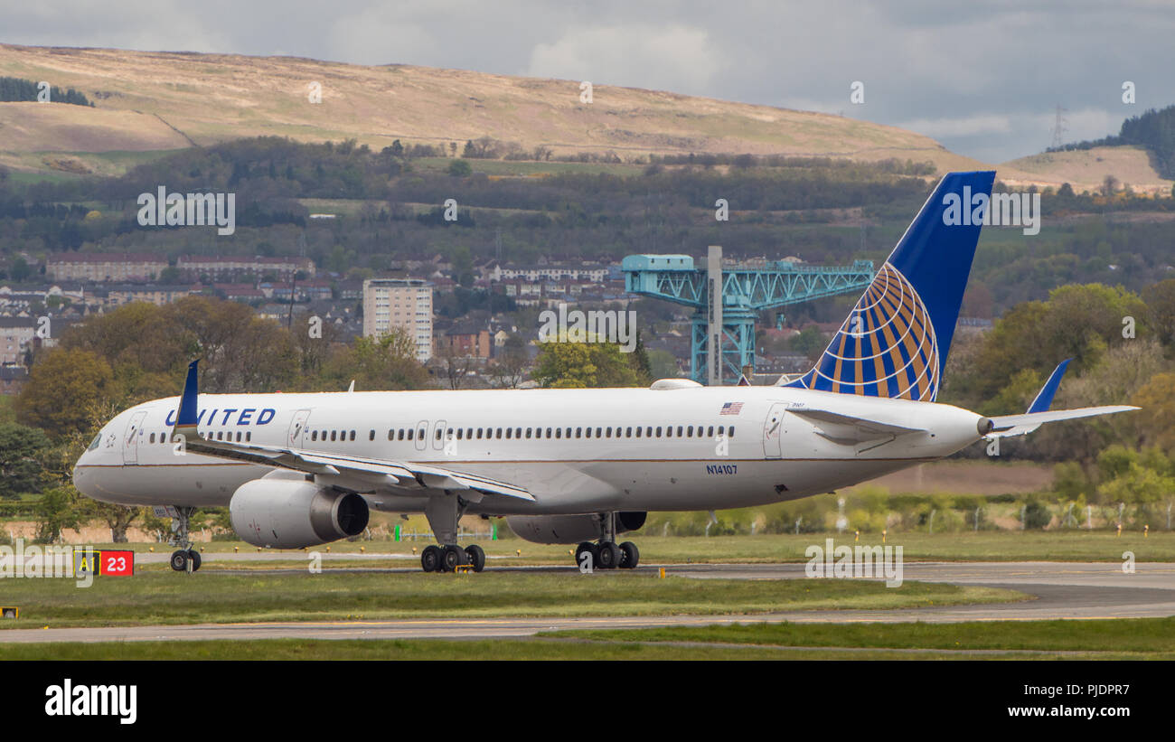 United Airlines vu à Glasgow avant de décoller pour les Etats-Unis, de l'Aéroport International de Glasgow, Renfrewshire, en Écosse. Banque D'Images