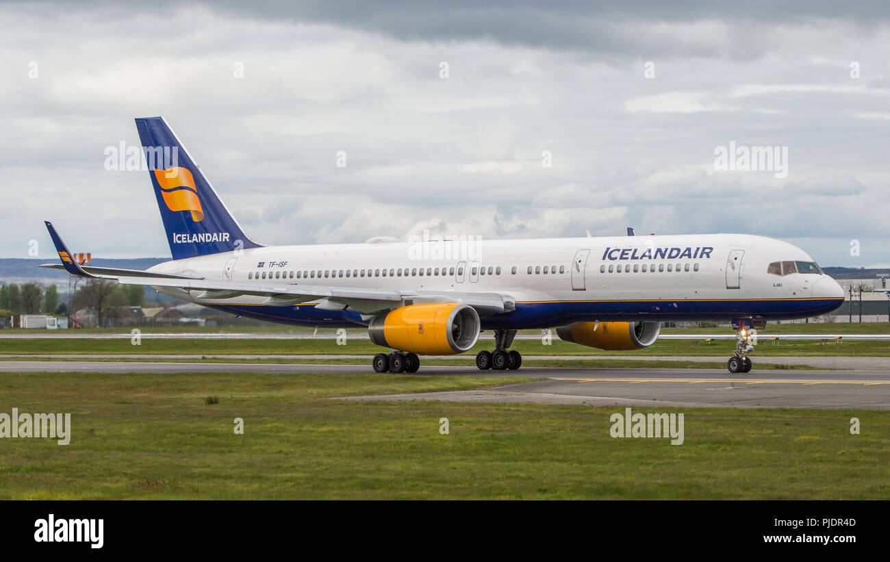 L'Islande vol Air vu quitter pour Rekjavik pour visiter les touristes de l'Aéroport International de Glasgow, Renfrewshire, en Écosse. Banque D'Images