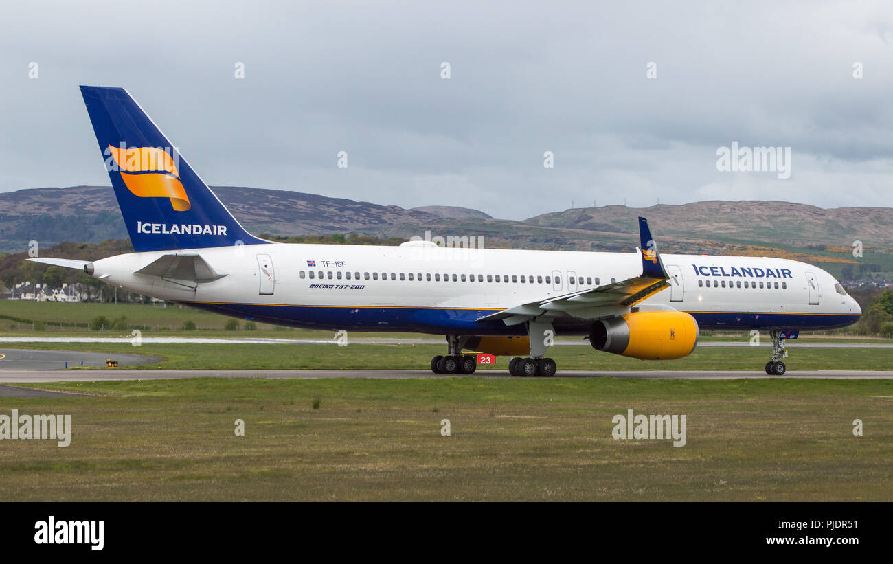 L'Islande vol Air vu quitter pour Rekjavik pour visiter les touristes de l'Aéroport International de Glasgow, Renfrewshire, en Écosse. Banque D'Images