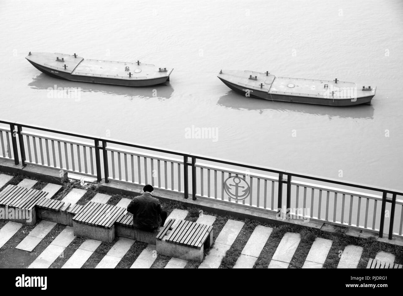 L'homme sur le Yangtze River Banque D'Images