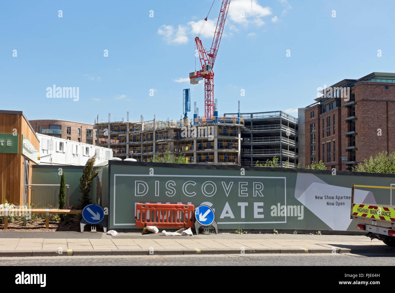 Logement appartements appartements construction d'appartements chantier dans le centre ville en été York North Yorkshire Angleterre Royaume-Uni GB Grande-Bretagne Banque D'Images