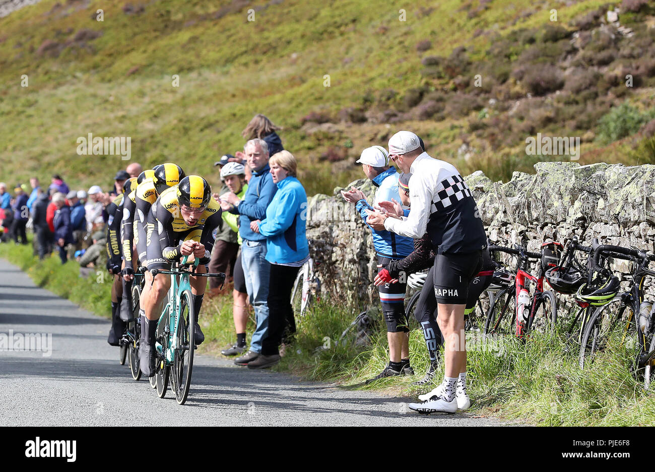 Primoz Roglic (à droite) mène son équipe LottoNL-Jumbo, d'une victoire d'étape dans la montre par équipe et prend les dirigeants vert jersey, lors de l'étape 5 de l'Ovo Energy Tour of Britain 2018 de Cockermouth de Whinlatter Pass. Banque D'Images