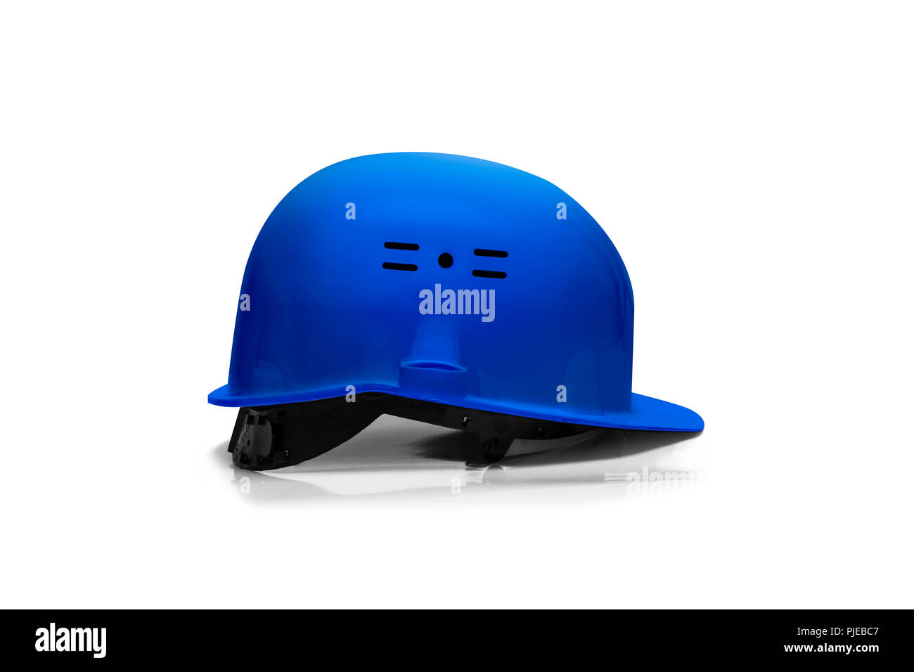 Casque de sécurité en plastique bleu isolé sur fond blanc Banque D'Images