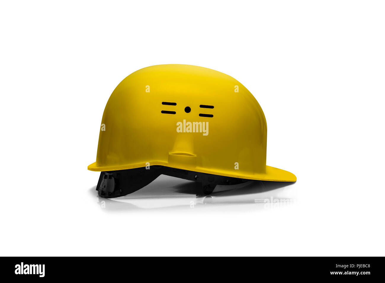 Casque de sécurité en plastique jaune isolé sur fond blanc Banque D'Images