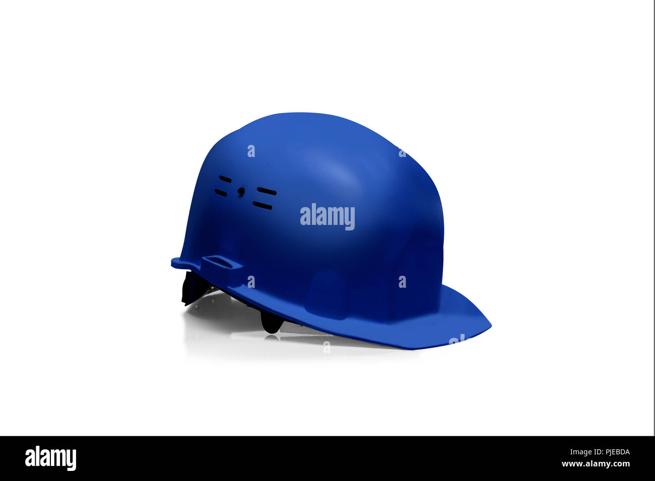 Casque de sécurité en plastique bleu isolé sur fond blanc Banque D'Images