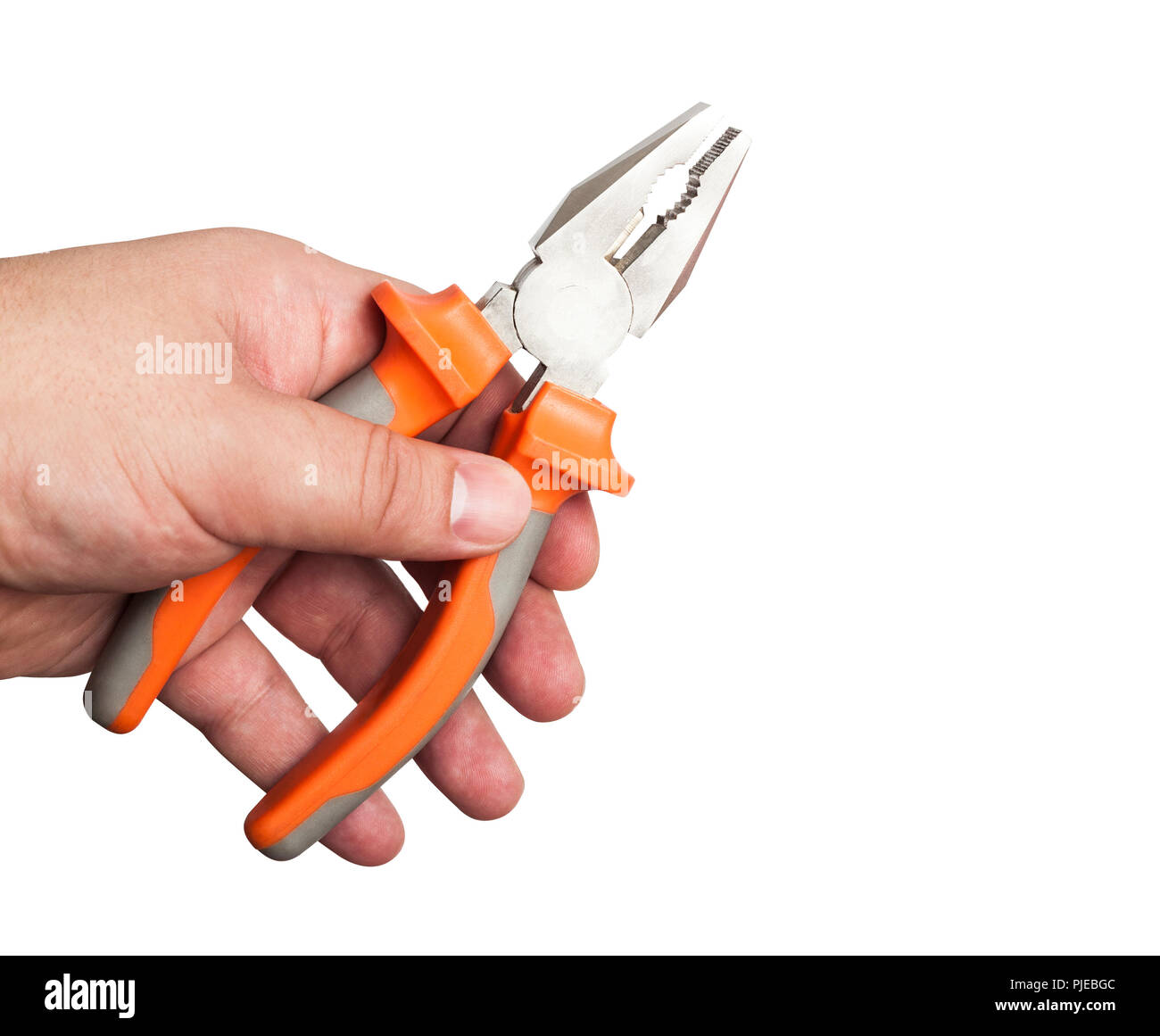 Main tenant une pince orange isolé sur fond blanc. Banque D'Images
