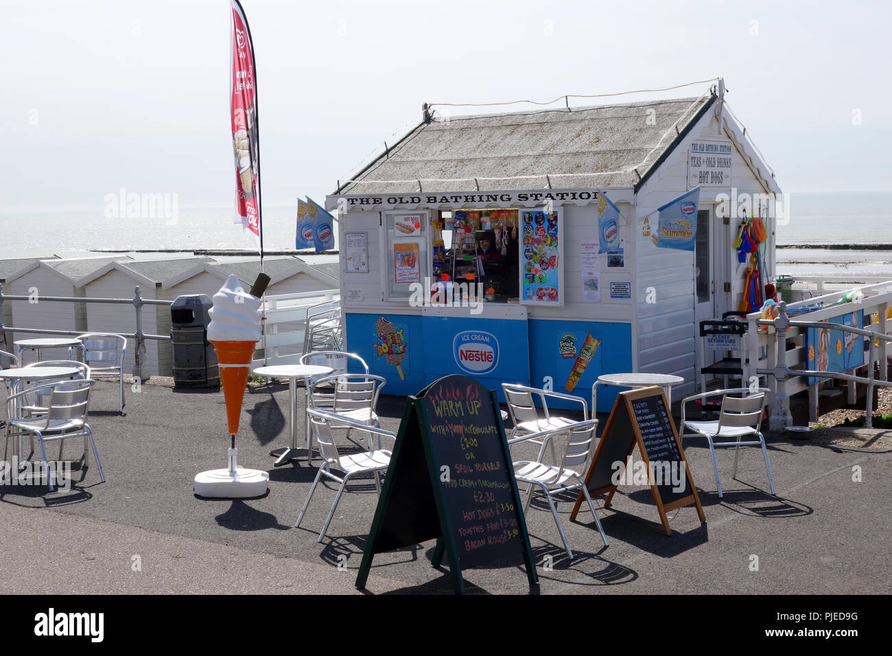 La vieille station balnéaire, front de cafe à Bexhill-on-sea, East Sussex, Royaume-Uni Banque D'Images