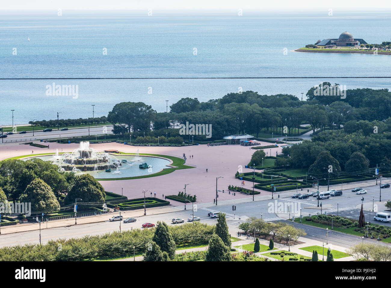 Vue aérienne de Grant Park, Buckingham Fountain, et Lake Shore Drive Banque D'Images