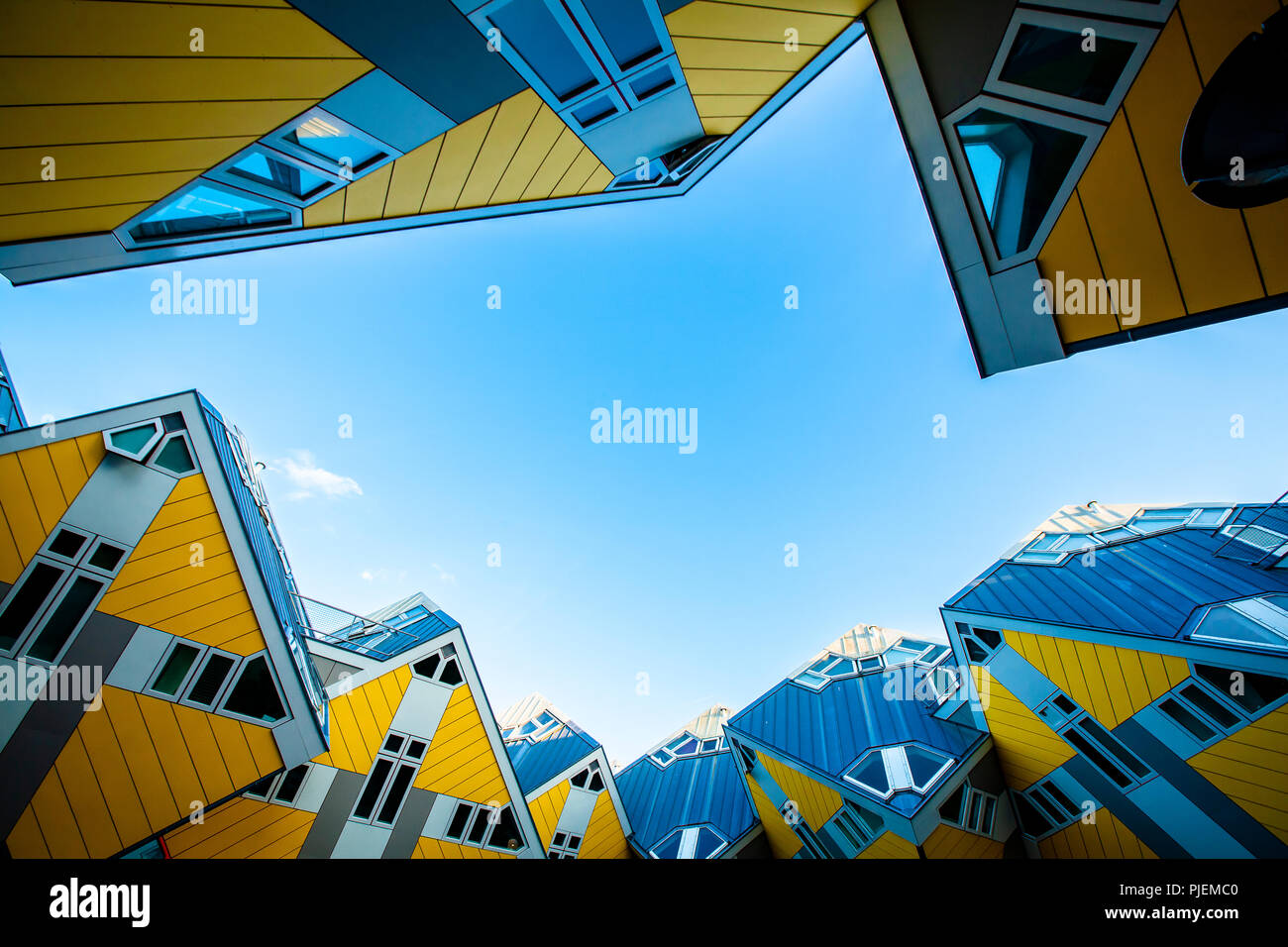 Célèbre toit unique détails avec ciel bleu, architecture Maison Cube par Piet Blom Banque D'Images