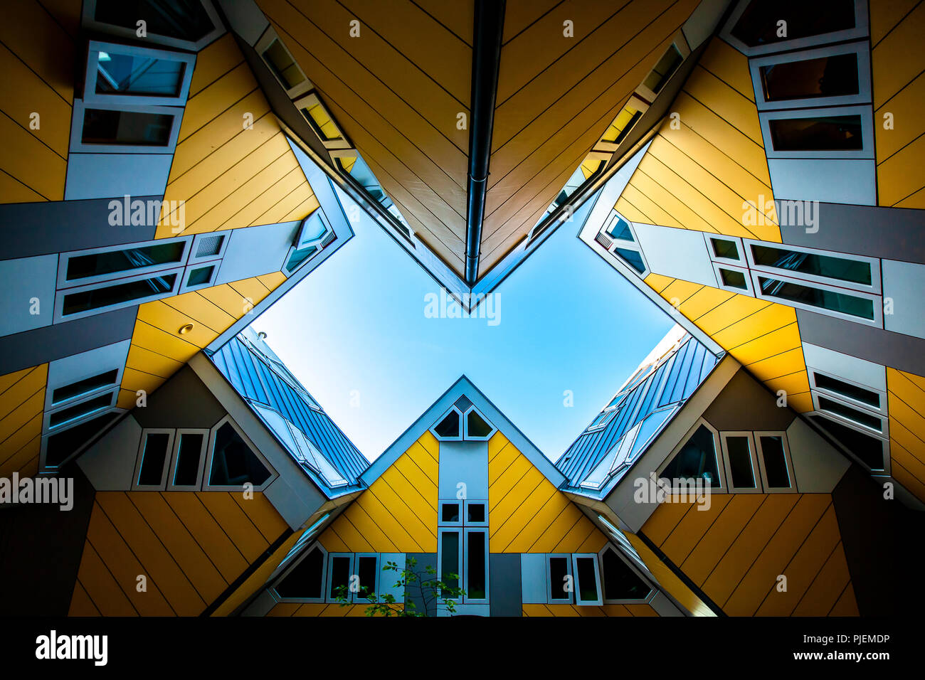 Célèbre toit unique détails avec ciel bleu, architecture Maison Cube par Piet Blom Banque D'Images