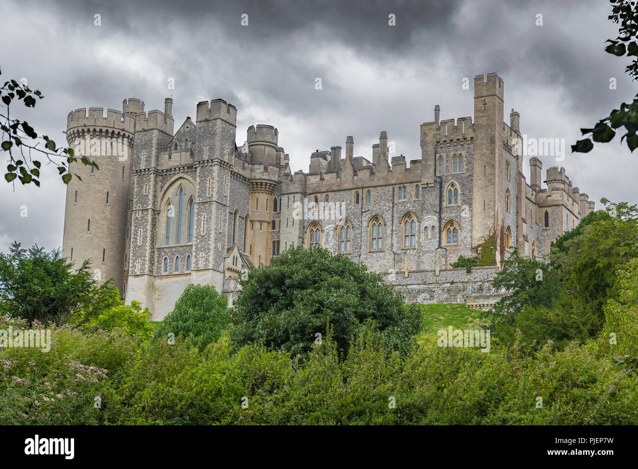 Arundel Castle Un Chateau Historique De La Cite Medievale Sur Un Jour Nuageux A Arundel West Sussex Angleterre Royaume Uni Photo Stock Alamy