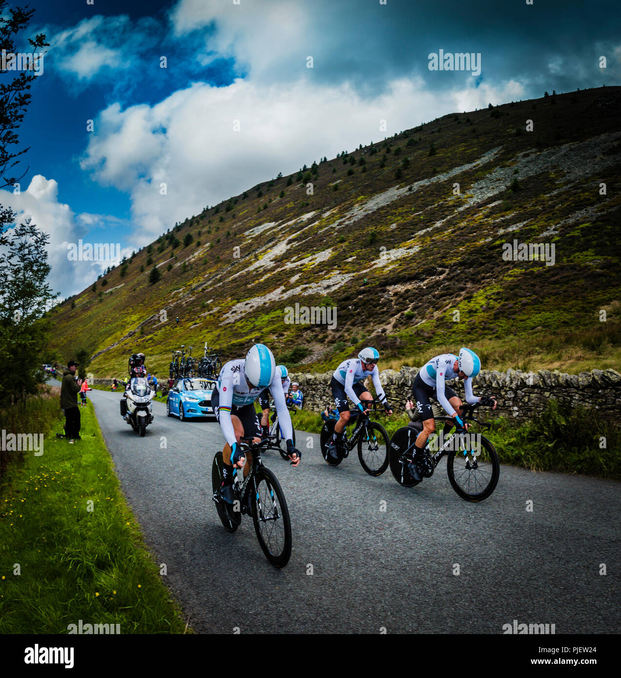 Whinlatter, Cumbria, Royaume-Uni. 6 septembre 2018. L'équipe Sky à la vitesse de course à l'approche du dernier kilomètre de l'étape. Crédit : STEPHEN FLEMING/Alamy Live News Banque D'Images