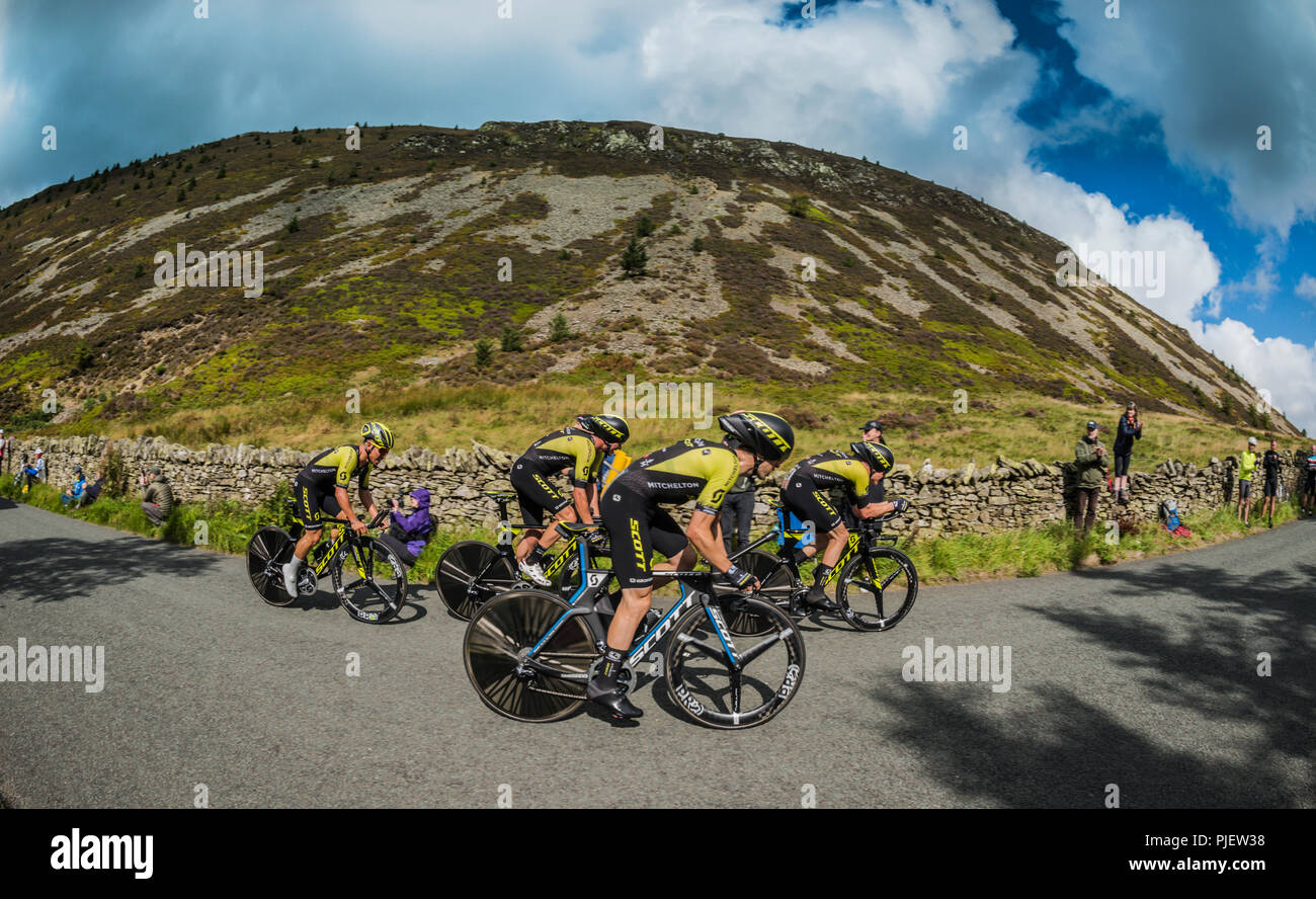 Whinlatter, Cumbria, Royaume-Uni. 6 septembre 2018. Team Michelton Scott à la vitesse de course à l'approche du dernier kilomètre de l'étape. Crédit : STEPHEN FLEMING/Alamy Live News Banque D'Images