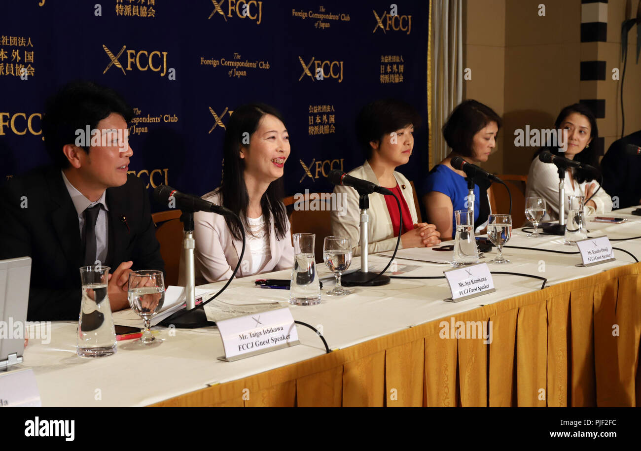 Tokyo, Japon. 12Th Mar, 2018. (L-R) membre de l'Assemblée de paroisse Toshima Taiga Ishikawa, membre de l'Assemblée de paroisse de Setagaya Aya Kamikawa, membre de la Chambre des représentants Kanako Otsuji, commentateur économique Kazuyo Katsuma et activiste LGBT Hiroko Masuhara assister à une conférence de presse au Club des correspondants étrangers du Japon à Tokyo le mercredi, Septembre 5, 2018. Politiciens et activistes LGBT a critiqué les récents propos tenus par les législateurs PLD au pouvoir, les discriminations à l'encontre de la communauté LGBT au Japon. Credit : Yoshio Tsunoda/AFLO/Alamy Live News Banque D'Images