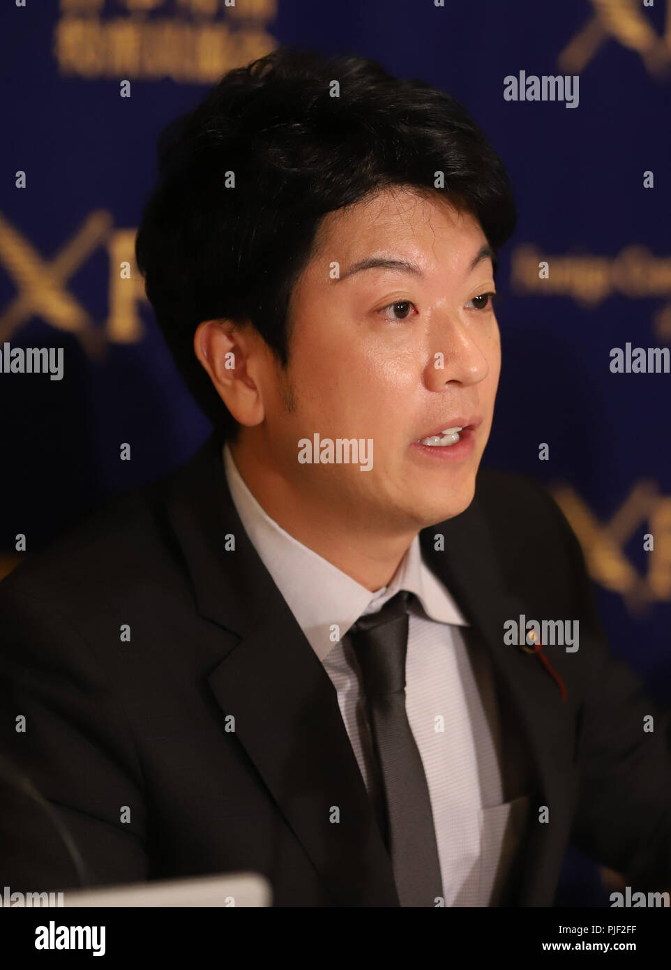 Tokyo, Japon. 12Th Mar, 2018. Membre de l'Assemblée de paroisse Toshima Taiga Ishikawa d'un animateur d'association de la communauté LGBT des représentants municipaux assiste à une conférence de presse au Club des correspondants étrangers du Japon à Tokyo le mercredi, Septembre 5, 2018. Politiciens et activistes LGBT a critiqué les récents propos tenus par les législateurs PLD au pouvoir, les discriminations à l'encontre de la communauté LGBT au Japon. Credit : Yoshio Tsunoda/AFLO/Alamy Live News Banque D'Images