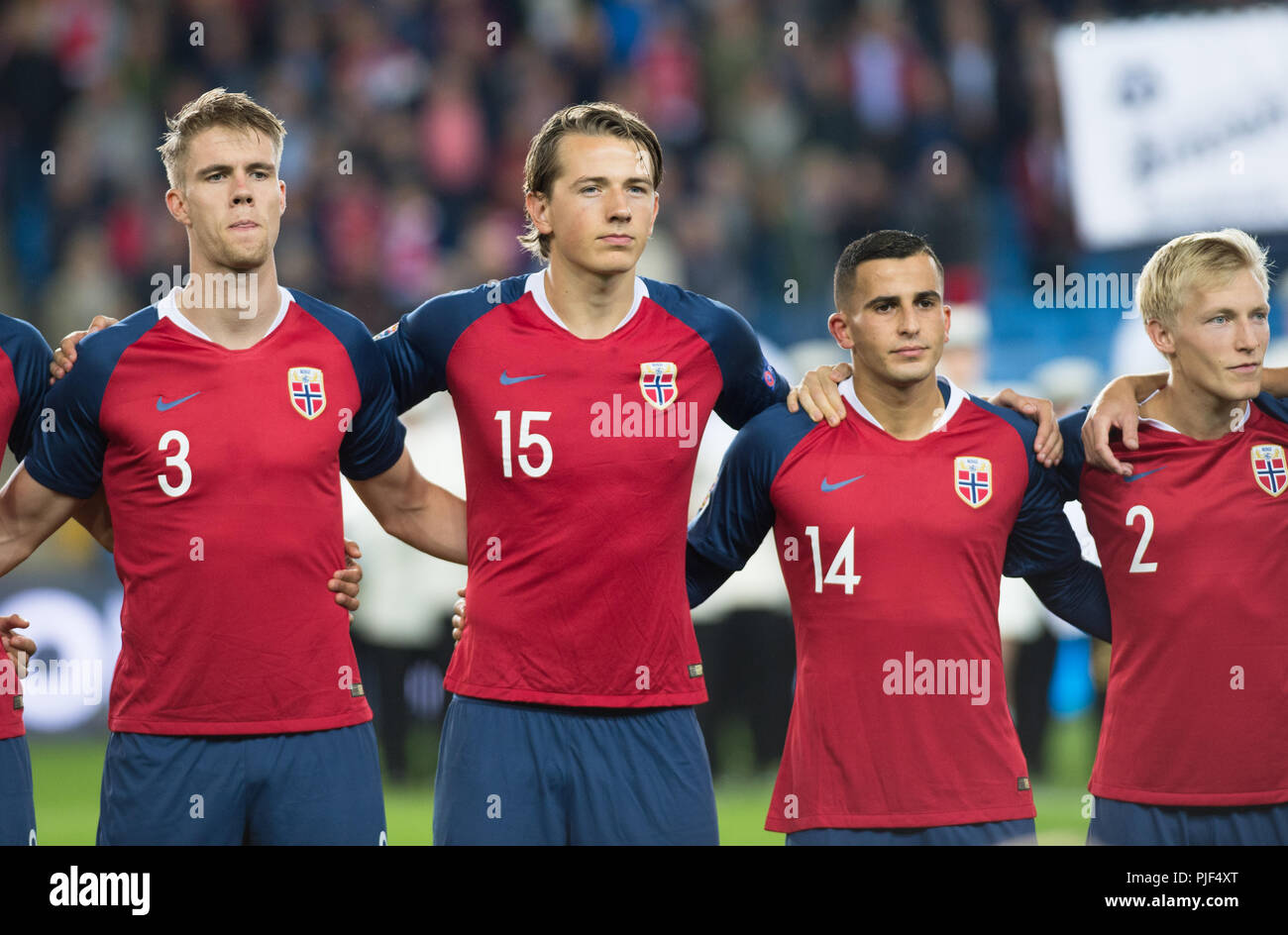Norvège, Oslo - septembre 6, 2018. Les joueurs de la Norvège Kristoffer Vassbakk Ajer (3), Sander Berge (15), Omar Elabdellaoui (15) et Birger Meling (2) vu lors d'nathonal avant l'hymne de la Ligue des Nations Unies l'UEFA match de football entre la Norvège et de Chypre à l'Ullevaal Stadion. (Photo crédit : Gonzales Photo - Jan-Erik Eriksen). Gonzales : Crédit Photo/Alamy Live News Banque D'Images