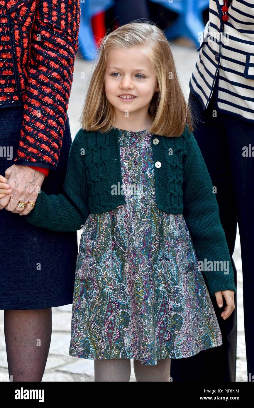 PALMA DE MALLORCA Espagne avril 8th, 2012 famille royale d'Espagne a participé à la messe de Pâques à l'occasion du dimanche de Pâques à Palma de Majorque, la cathédrale de Palma de Majorque. Sofia d'Espagne;Felipe d'Espagne Letizia d';Espagne;Leonor d'Espagne (fille de Felipe de Borbon et Letizia) 1100 © Leonardo F Comparini 254/CORDON PRESS Banque D'Images