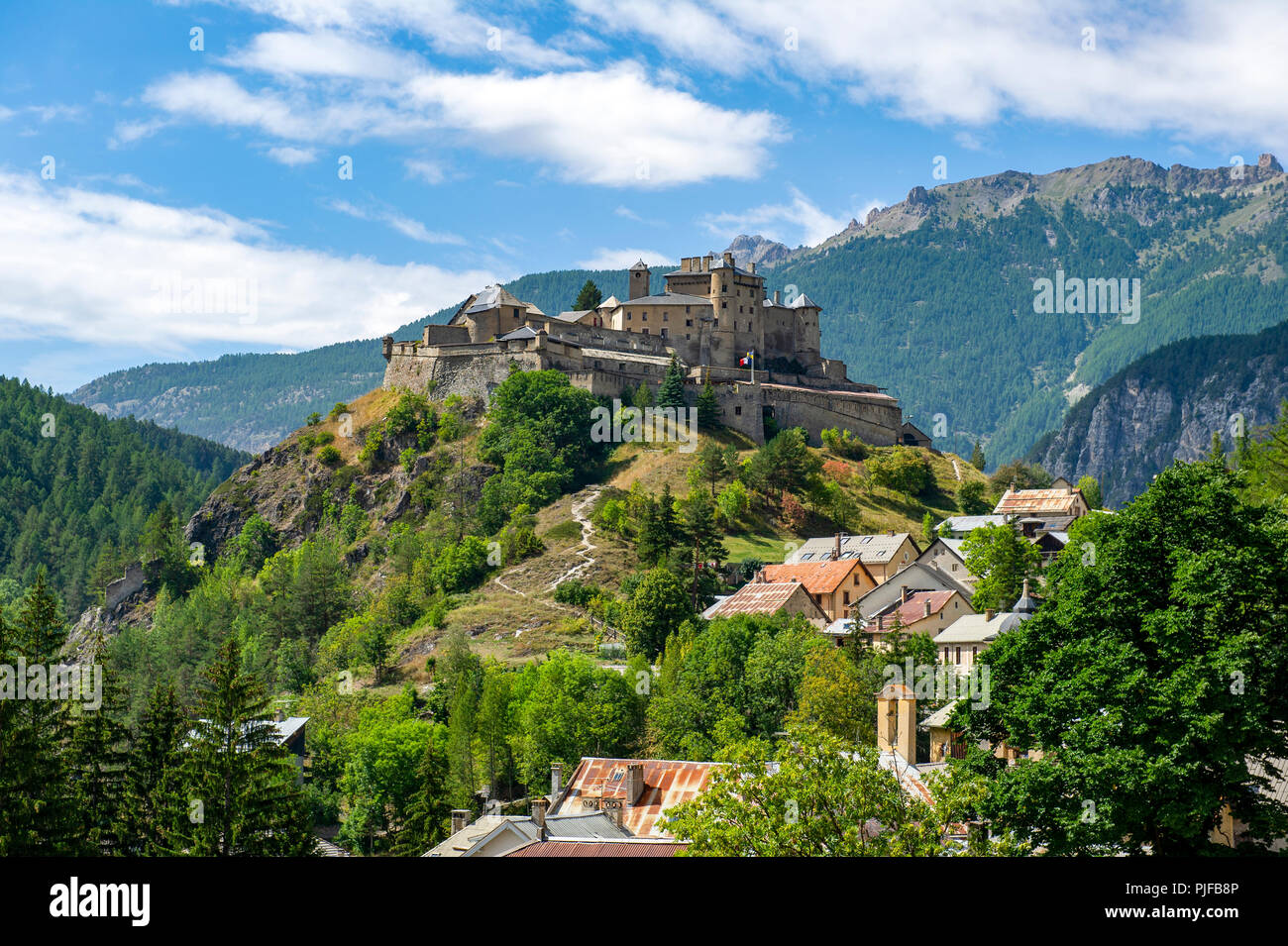 La France. Hautes-Alpes (05), parc régional du Queyras. Château Ville-Vieille. Fort Queyras anciennement appelé "Château-Queyras', l'ancien château, le deuxième Banque D'Images