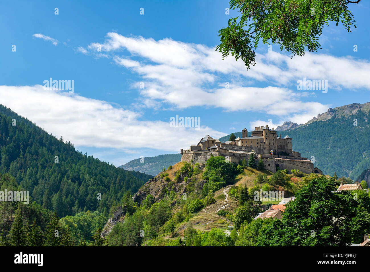 La France. Hautes-Alpes (05), parc régional du Queyras. Château Ville-Vieille. Fort Queyras anciennement appelé "Château-Queyras', l'ancien château, le deuxième Banque D'Images