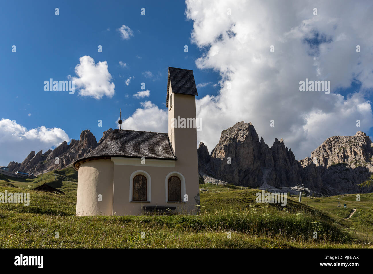 Gardena Pass chapelle, dédiée à Saint Maurice, Dolomites, Tyrol du Sud, Italie Banque D'Images