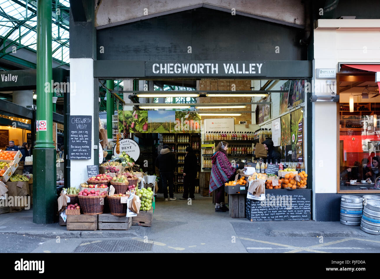 Chegworth Valley market stall à Borough Market, Londres, Angleterre. Banque D'Images
