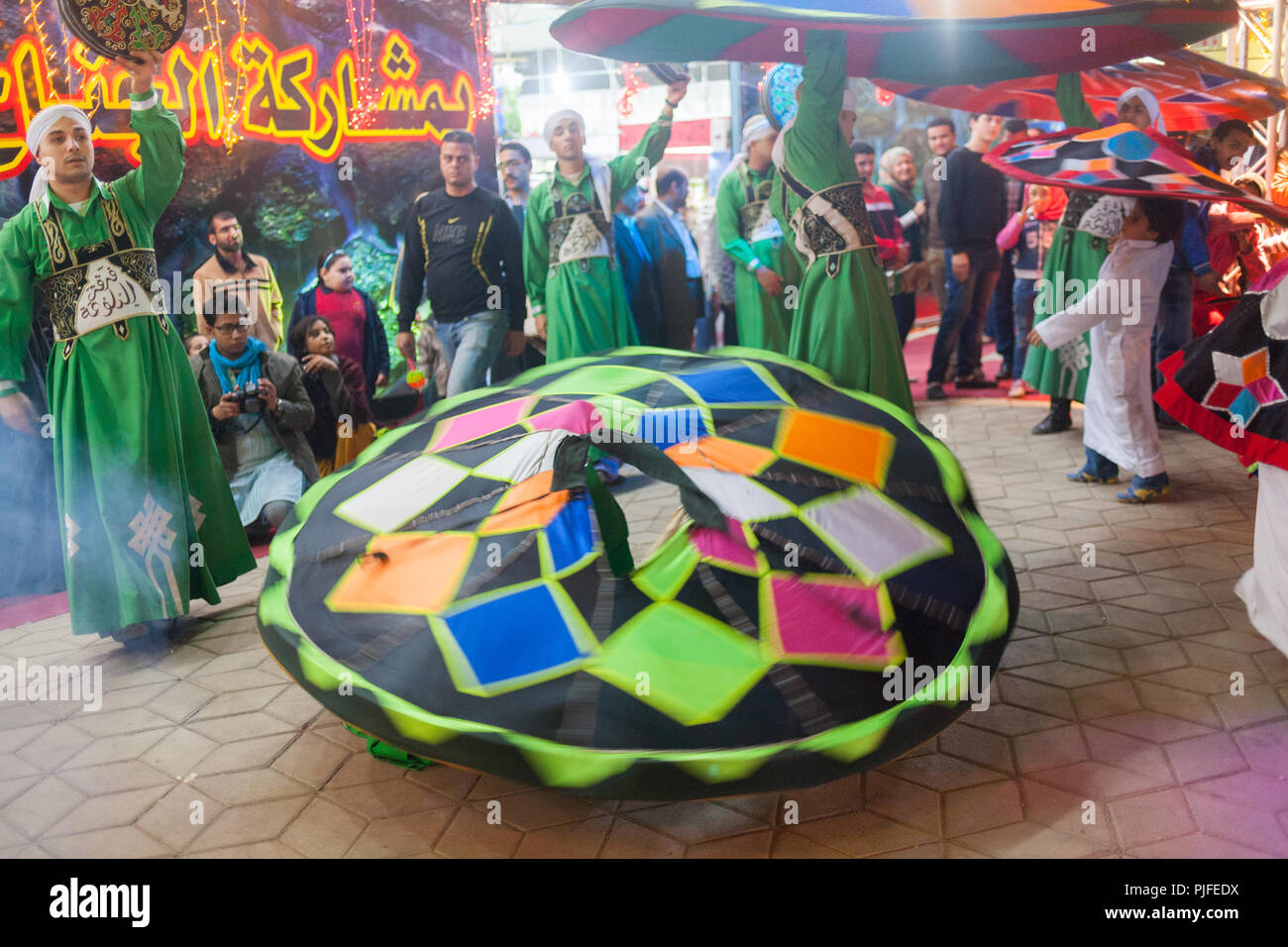 Danseurs tanoura égyptien,Le Caire, Egypte Banque D'Images