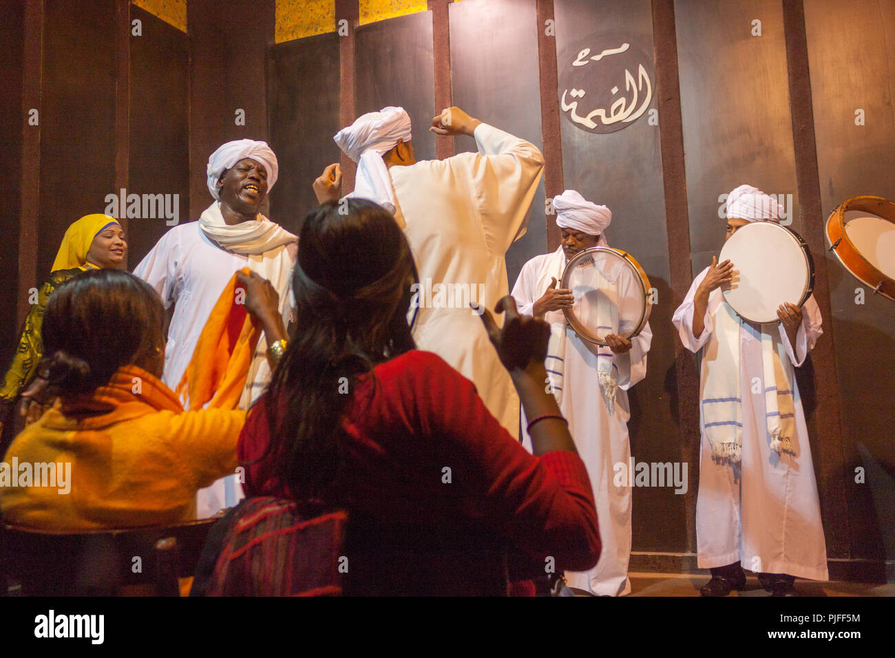 Nubian africain de danse et de chants soufis, Le Caire, Egypte Banque D'Images