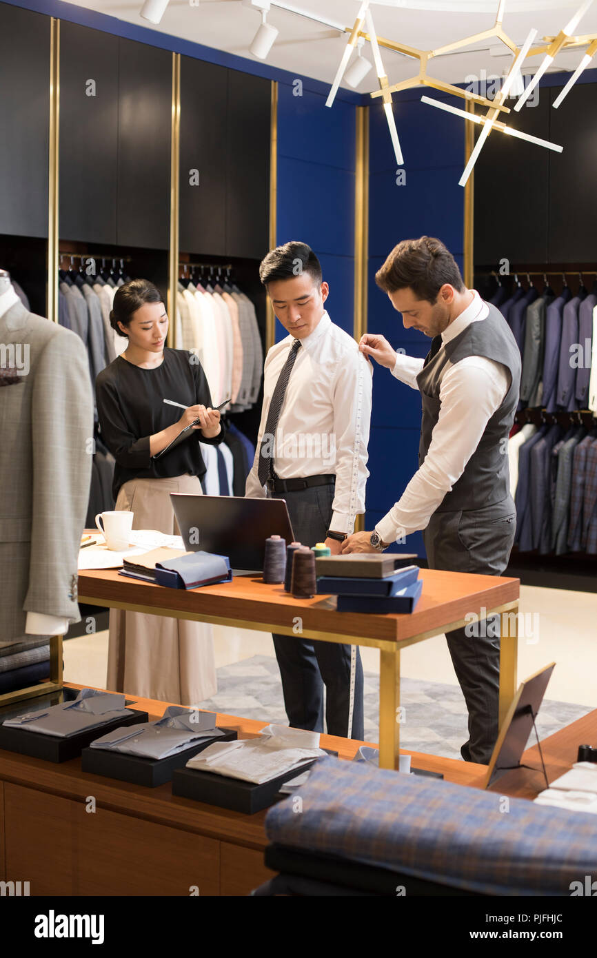 Les créateurs de mode en mesure de la Banque D'Images