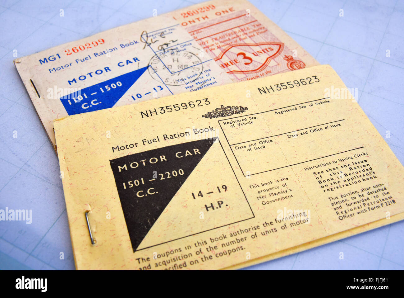 Ration de carburant d'adresses. Le rationnement de l'essence. Les rations de carburant. Des coupons pour l'achat de carburant automobile, d'essence, d'après-guerre au cours de rationnement. L'austérité Banque D'Images