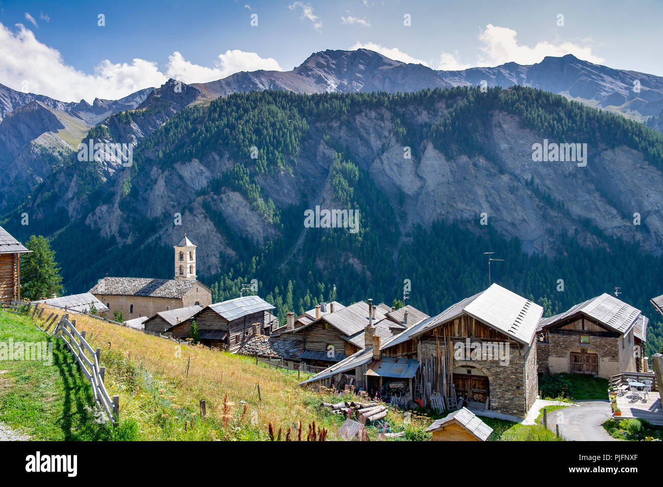 La France. Hautes-Alpes (05), parc naturel régional du Queyras, le village de Saint-Véran, 2042 m d'altitude, commune la plus haute d'Europe. Banque D'Images