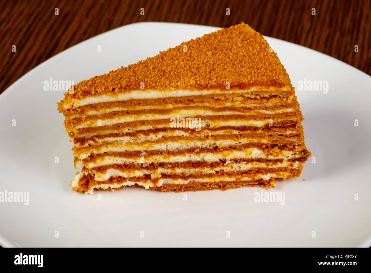 Medovik crème gâteau avec plusieurs couches de miel Photo Stock - Alamy