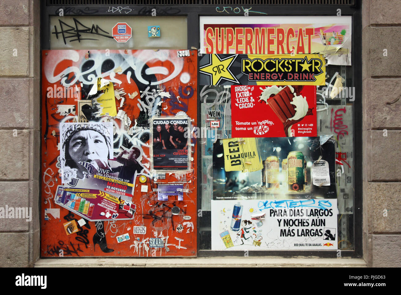 Mur comme arrière-plan avec reste de poster, El Born, Barcelone, Catalogne, Espagne Banque D'Images