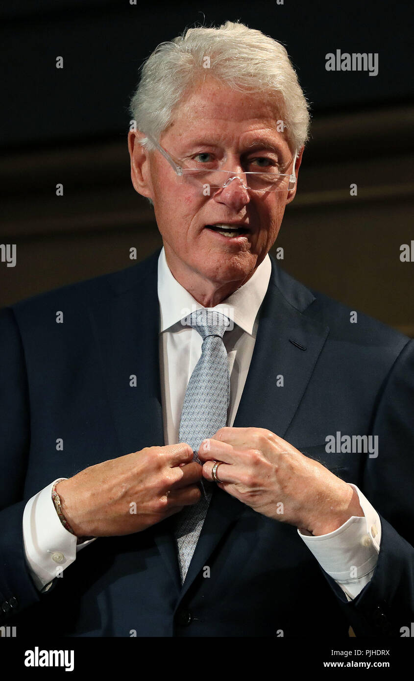 L'ancien président américain Bill Clinton, parlant à une préoccupation dans le monde entier conférence à Dublin. Banque D'Images